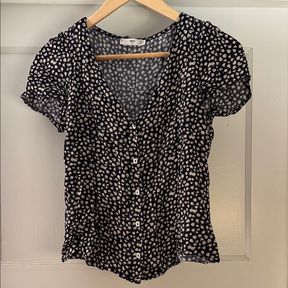 Chic V-Neck Button-Up Blouse in Black and Cream